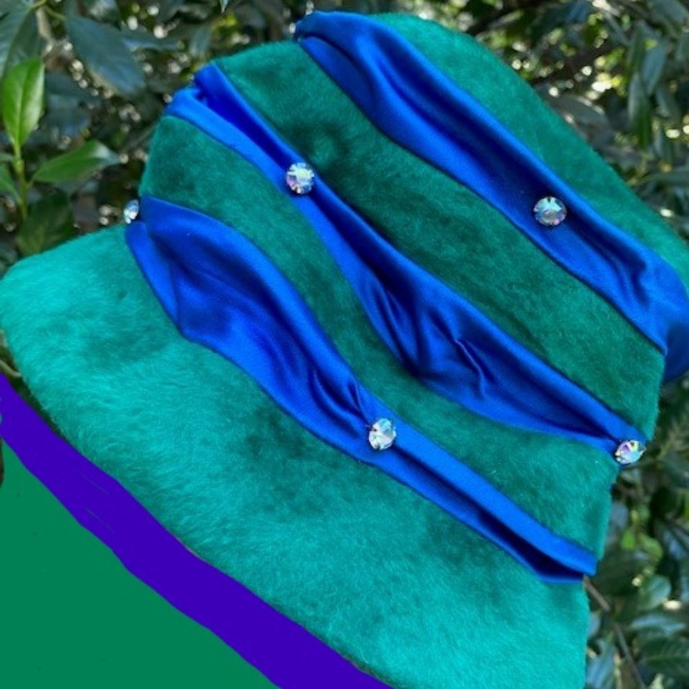 VTG LYNDA Green Crushed Velvet and Blue Satin Striped HAT_2